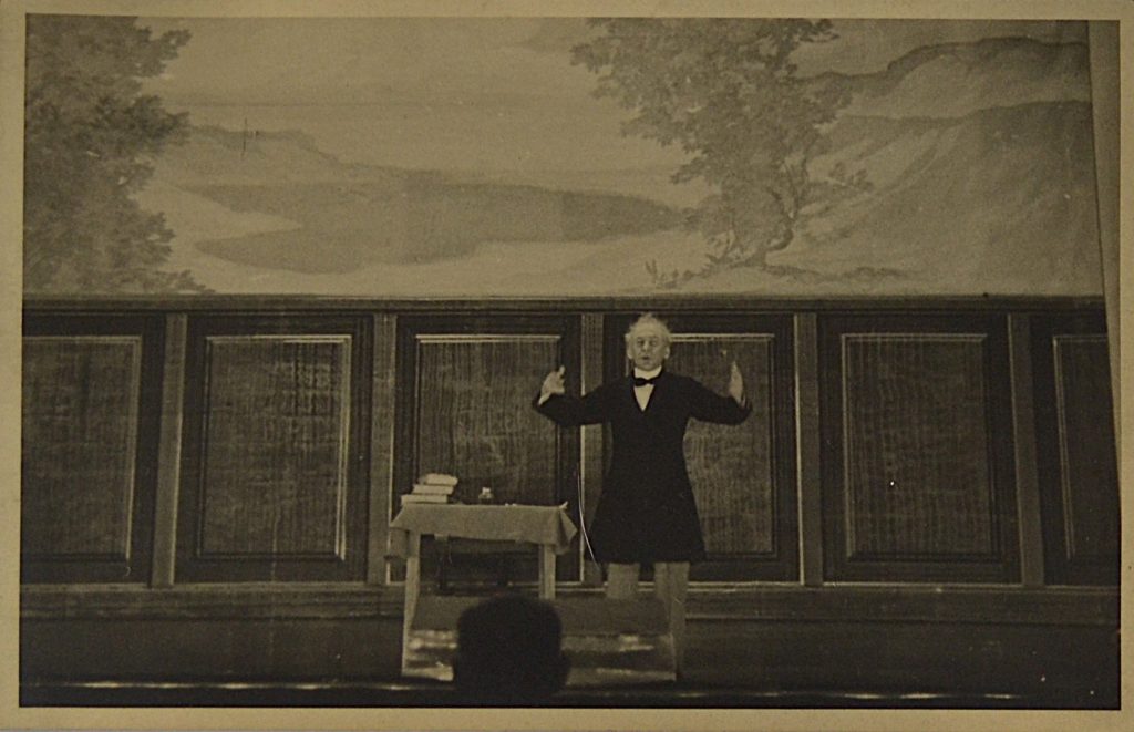 fotografie-teatru-de-revista-interbelic-sceneta-profesor.