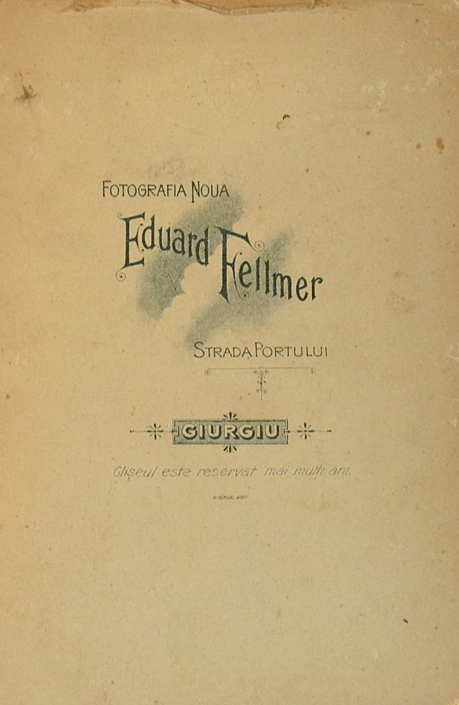 fotografie-vintage-Eduard-Fellmer-Giurgiu-femeie-cu-umbrela-si-palarie-back-cover