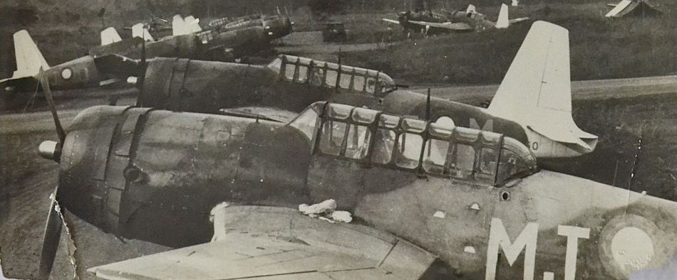 album-fotografic-cu-avioane-si-aviatori-four.