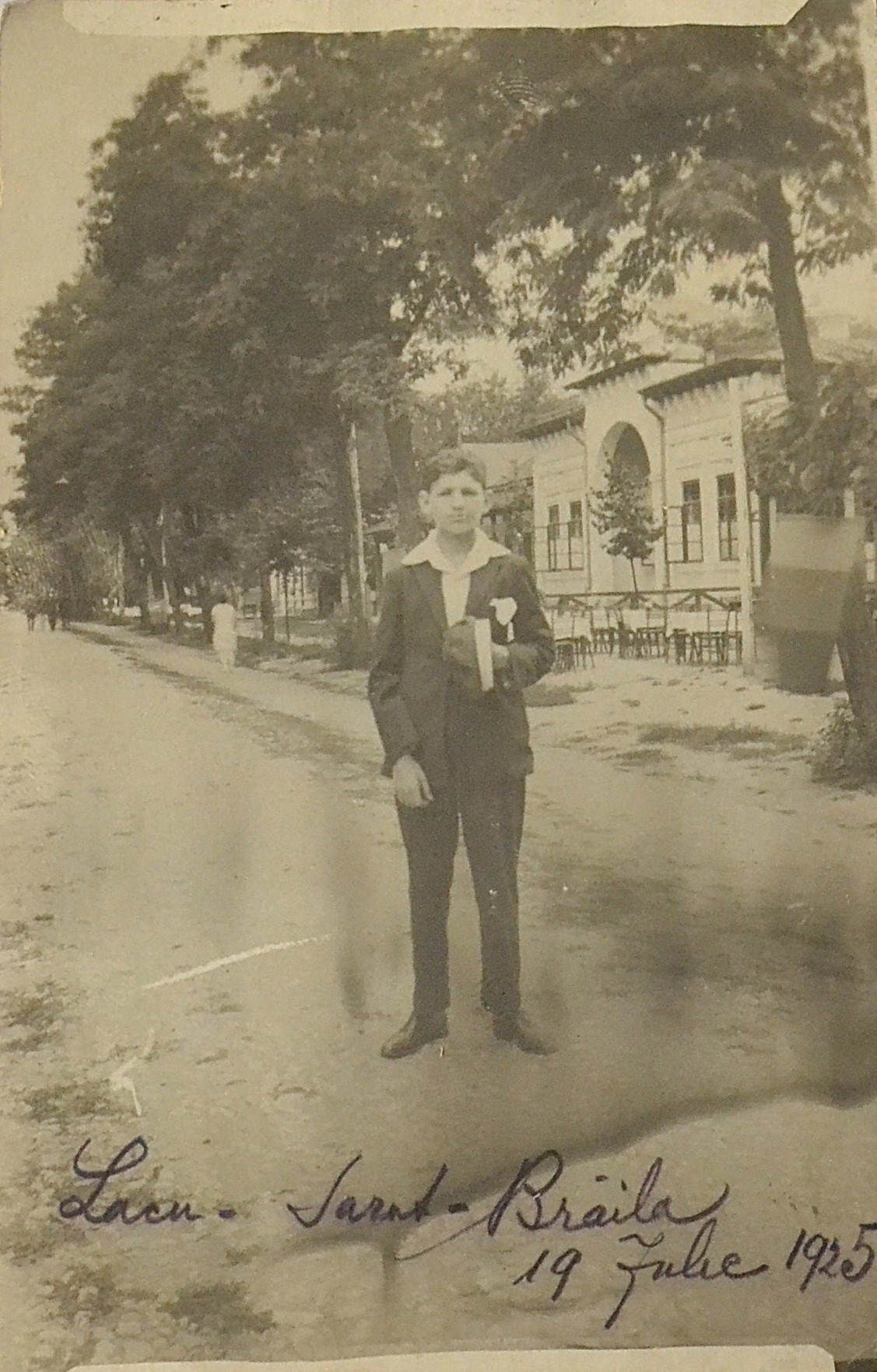 fotografie-interbelica-elev-in-lacu-sarat-braila-19-iulie-1925