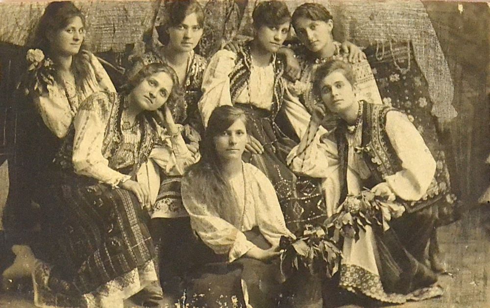 O clipă din 1921: un portret de grup care încă vorbește
