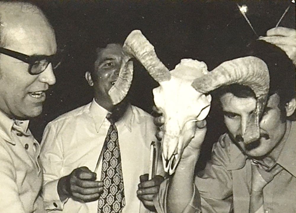Ședință cu coarne și cravate late (1974/75)
